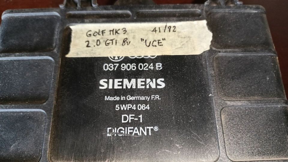VW GOLF GTI 2.0 (UCE)  - 037906024B - Siemens Motorsteuergerät in Singen