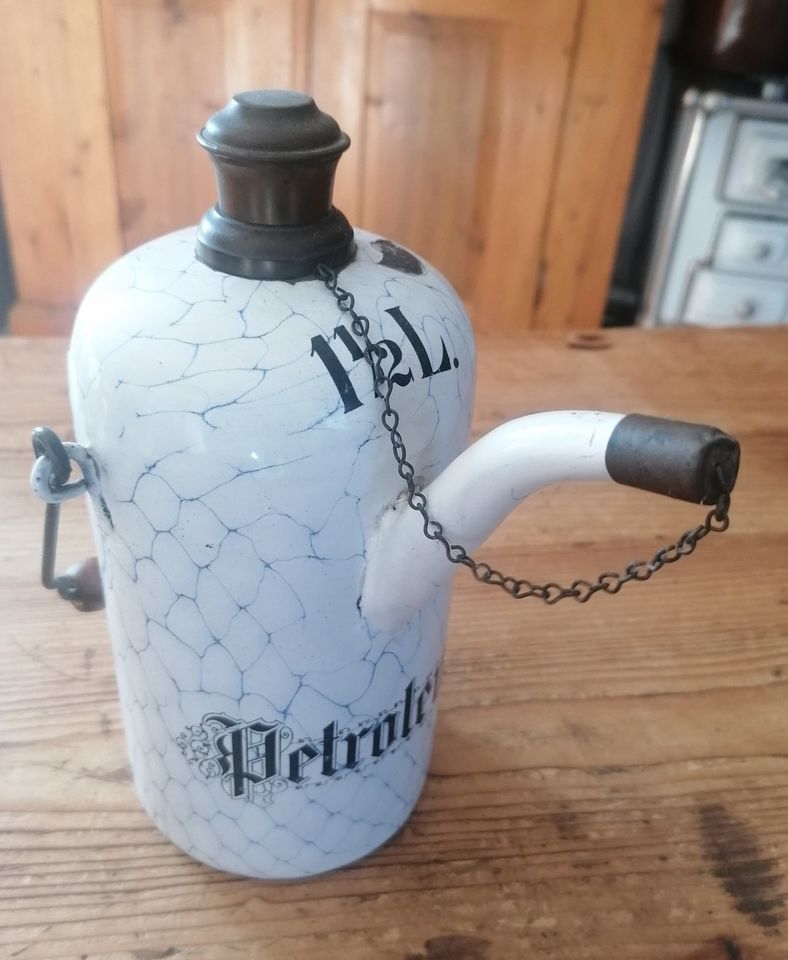 Antike Petroleumkanne, Öl-Kanne aus Emaille 1,5 Liter in Wendeburg