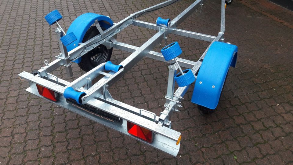 ANGEBOT - Neuer 750 KG Bootsanhänger, Bootstrailer, PKW-Anhänger, Hänger, Trailer mit Seilwinde und Doppelseitenrollen, Kielrollen in Ilsede