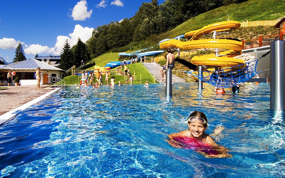 Familienurlaub im Herbst 2024 - Ferien in Österreich inkl. Therme in Gräfelfing