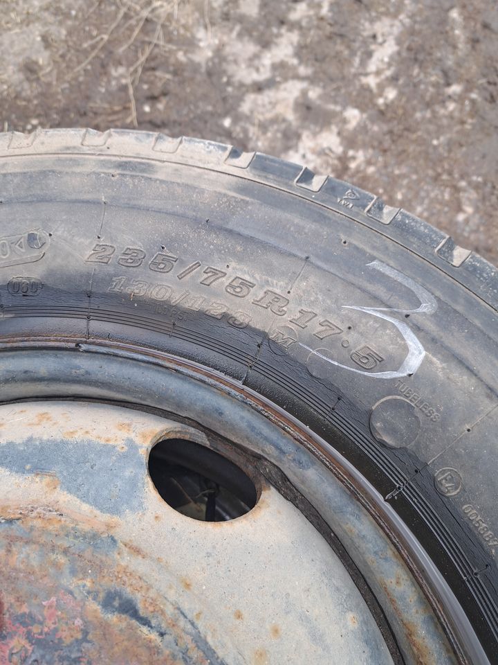 Räder Dunlop 235/75R17,5 in Oldenswort