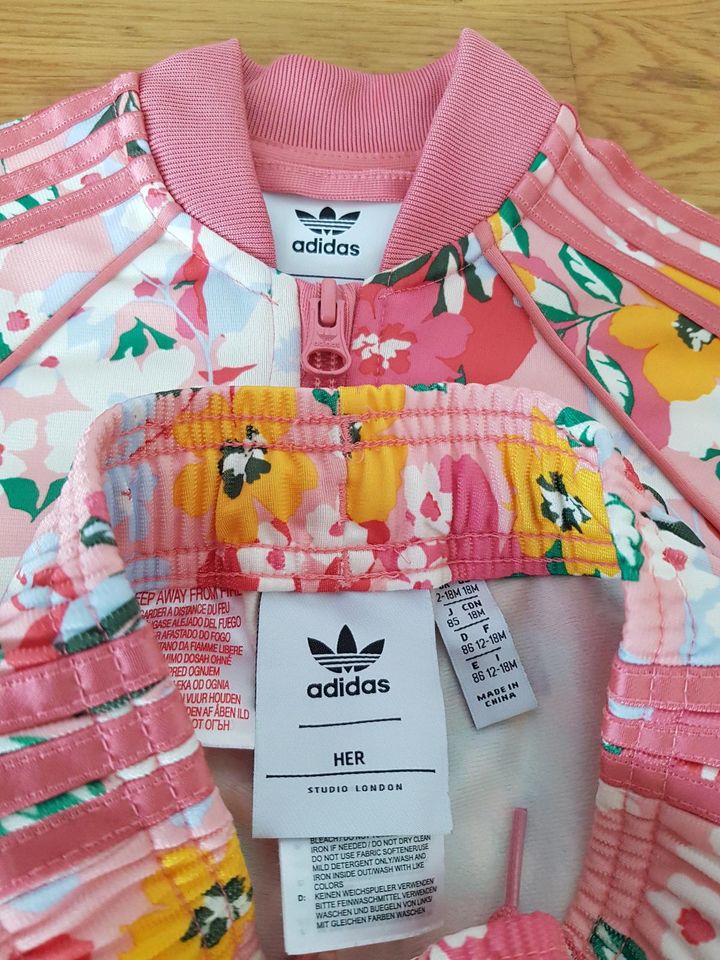 Adidas # 86 # Trainingsanzug # Blumen Print # Anzug # Jogginganzu in Bürstadt