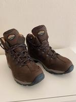 Meindl Wanderschuhe Ohio Lady 2 GTX dunkelbraun 8,5 (42,5) NEU Hessen - Bad Vilbel Vorschau