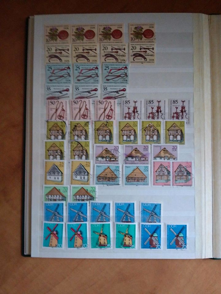 2 Briefmarken Alben Marken der DDR, Posthorn Satz usw. in Geringswalde