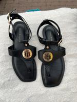 TOMMY HILFIGER Gr38 Sandalen Leder Schwarz , Neuwertig Nürnberg (Mittelfr) - Südstadt Vorschau