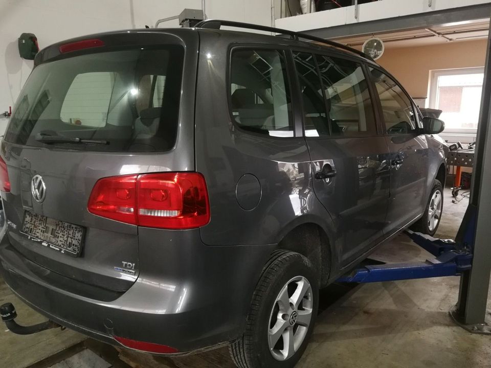 Volkswagen Touran 1.6 TDI - Neuer Zahnriemen, neue Reifen in Ingoldingen