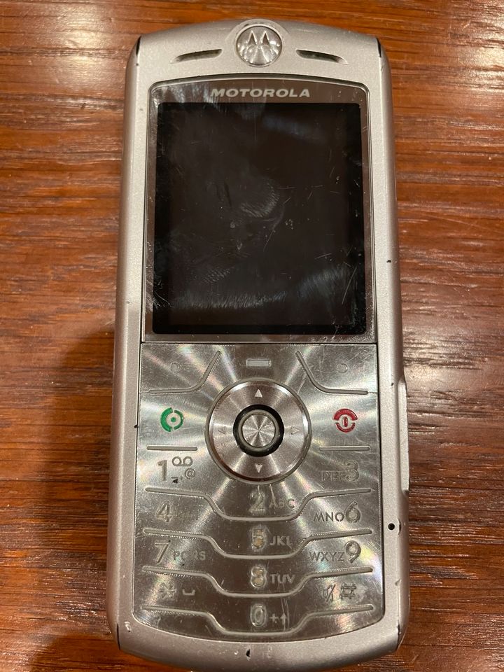 Motorola Handy, alt in Weinolsheim