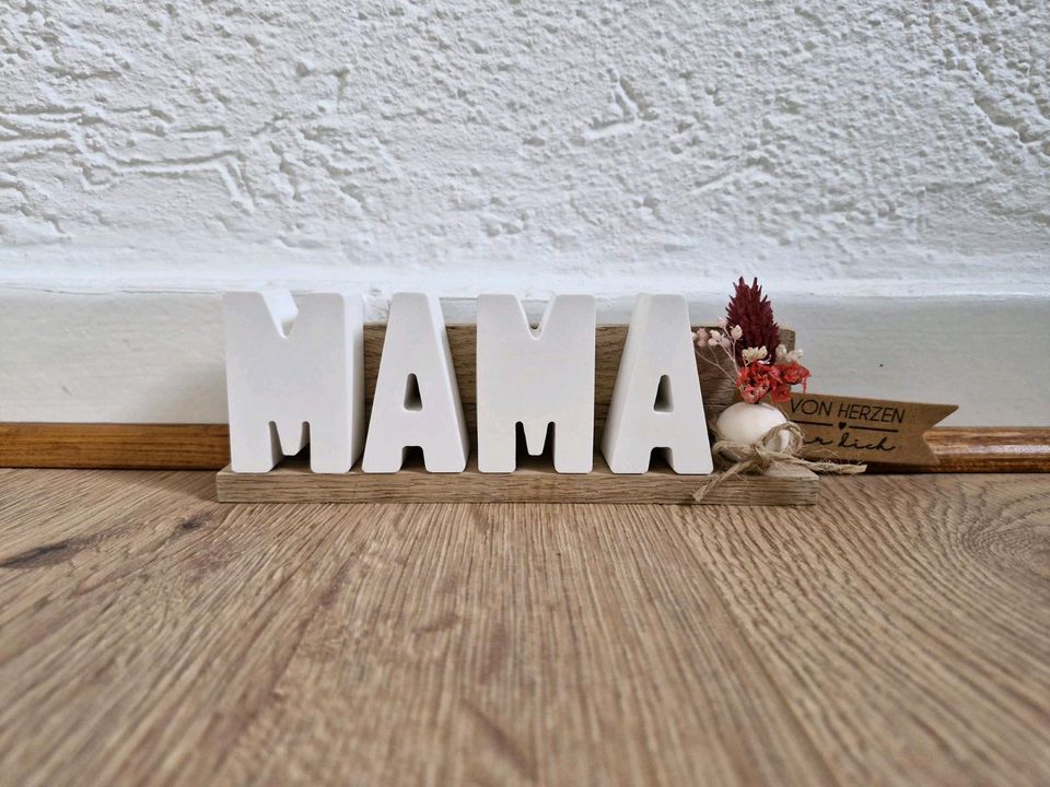 Muttertagsgeschenk / "MAMA" aus Raysin in Kassel