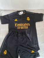 Adidas Real Madrid Trikot mit Hose Größen S Köln - Bayenthal Vorschau