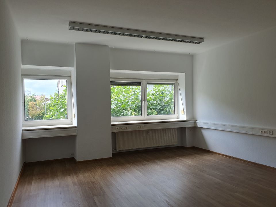 Zentrumsnahe große lichtdurchflutete Wohnung in Weiden (Oberpfalz)