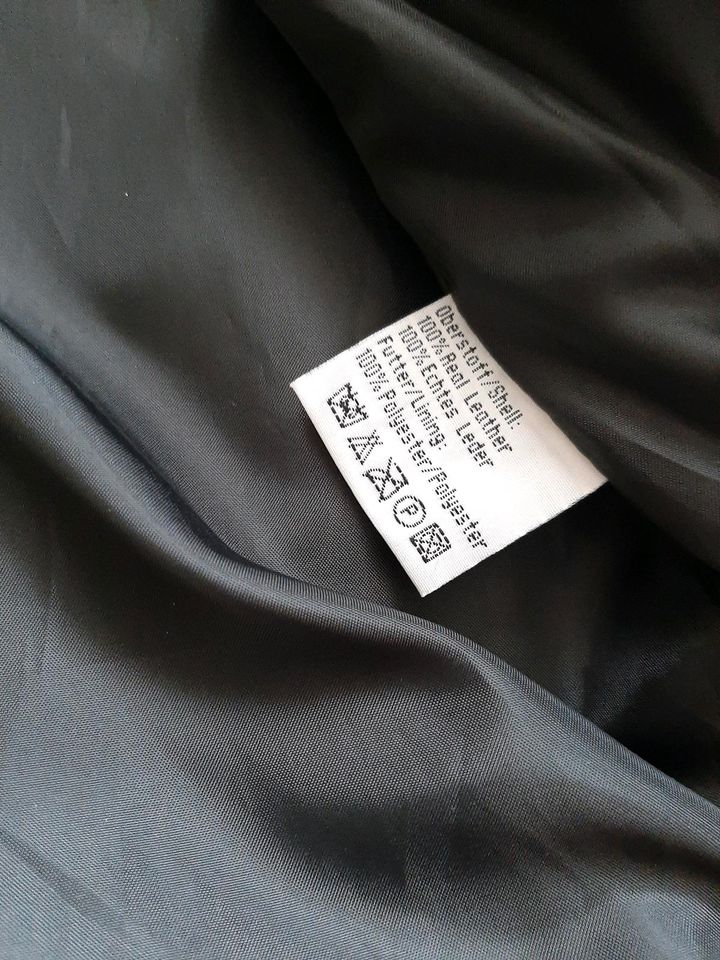 Schwarze Lederjacke / 100% echtes Leder - Größe: XL in Günzburg