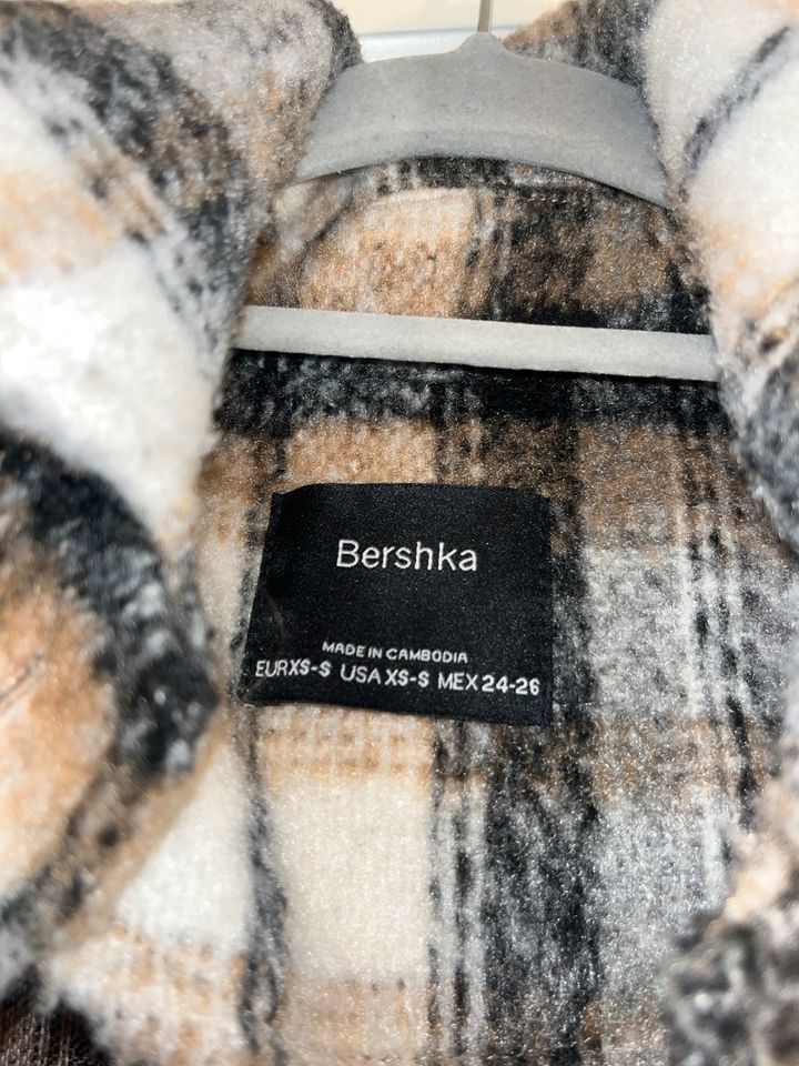 Bershka hemd/jacke in Essen