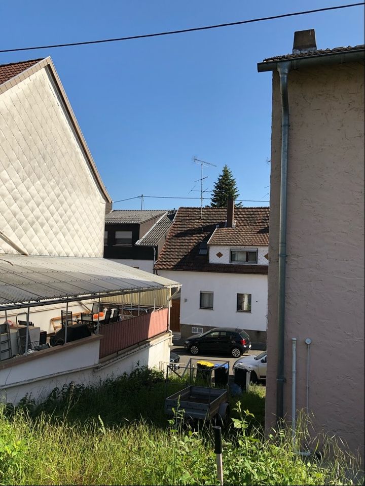 Renovierungsbedürftiges Wohnhaus mit Garten und Grill in Neunkirchen