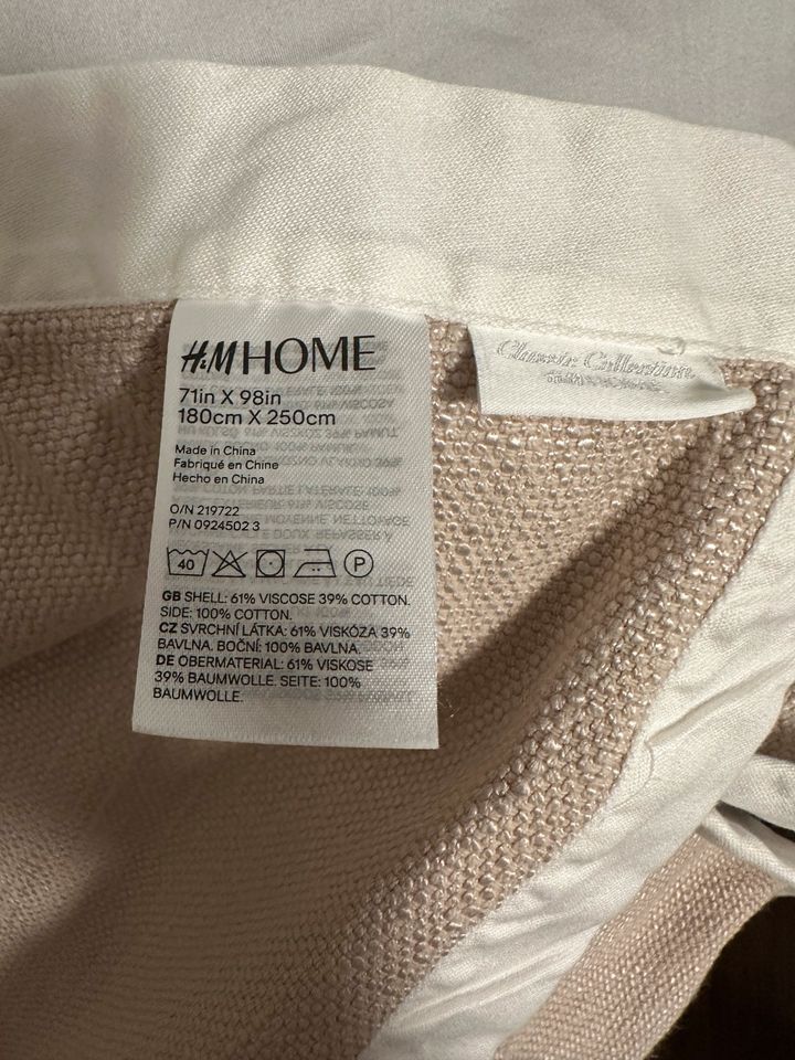 H&M Home Bettüberwurf mit Kissenbezügen Beige Weiss 180x250cm in Göttingen