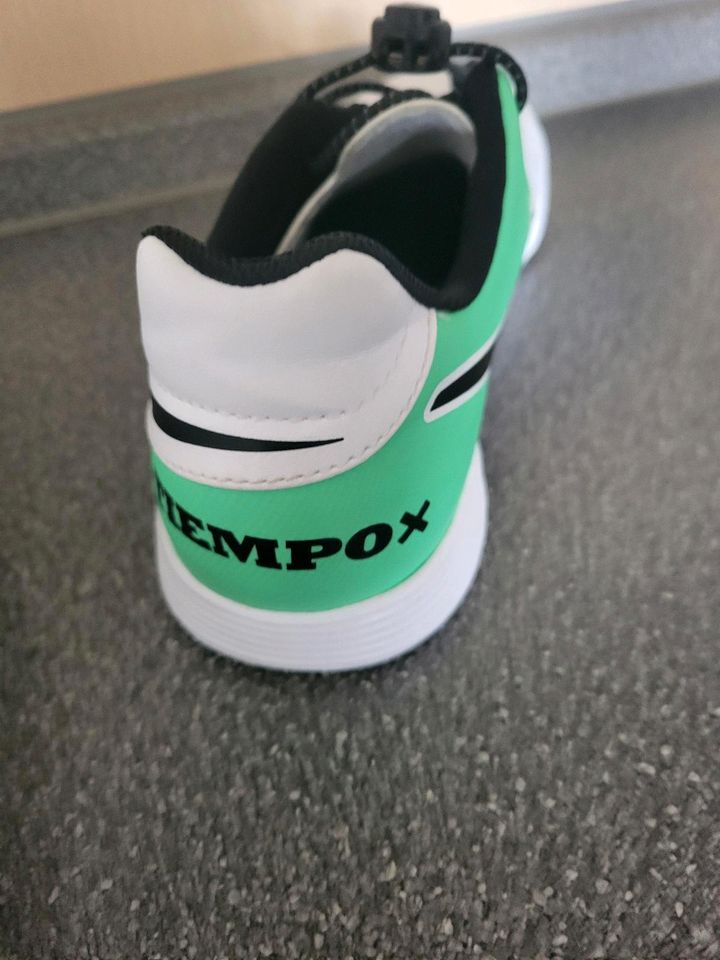 TOP*** Nike TIEMPOX Hallenturnschuhe weiß Gr. 36 - neuwertig - in Lunzenau