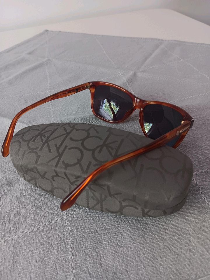 Calvin Klein Damensonnenbrille in Auerbach in der Oberpfalz