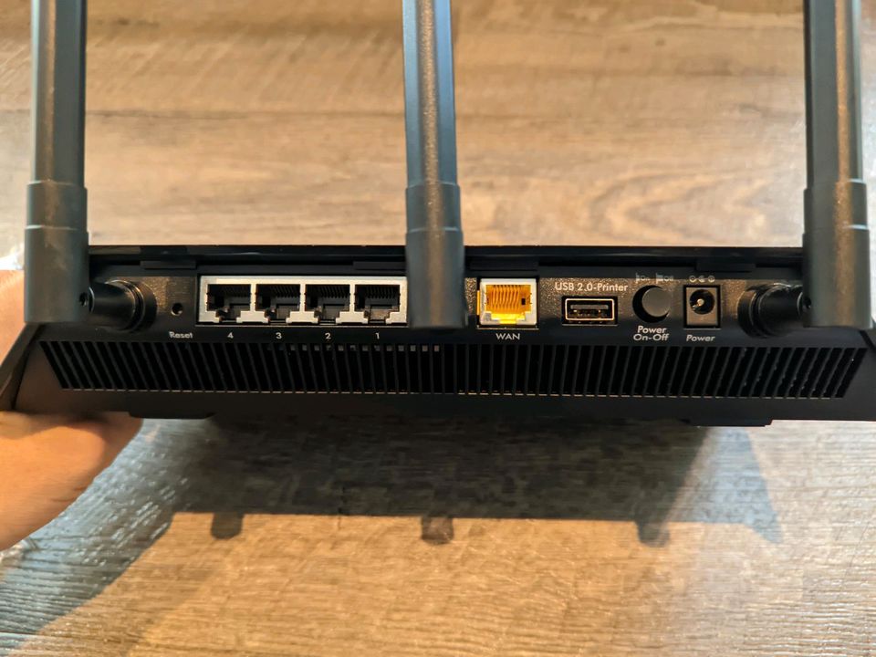 Netgear R6700 v2 WLAN Router in Waging am See