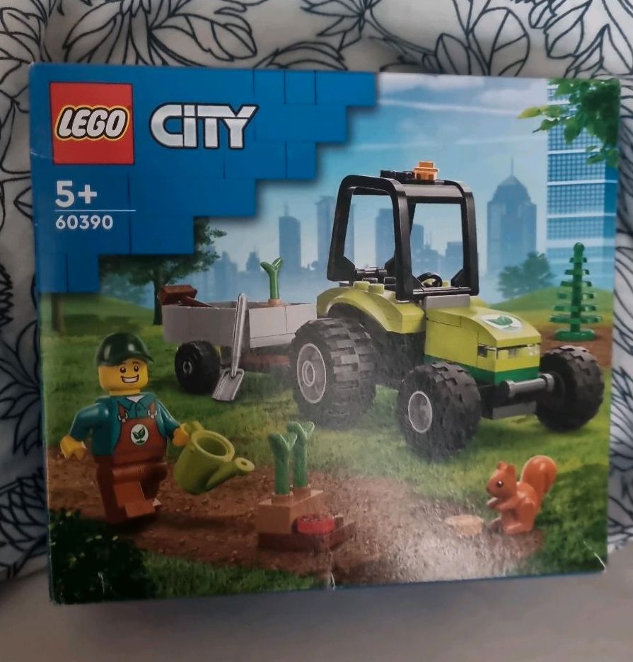 Lego City Friends Traktor Wohnwagen Auto ungeöffnet NEU in Berlin