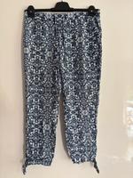Blau hellblau dunkelblau Blumen Muster edc Hose Sommer Gr. 36 Bayern - Tiefenbach Kr Passau Vorschau