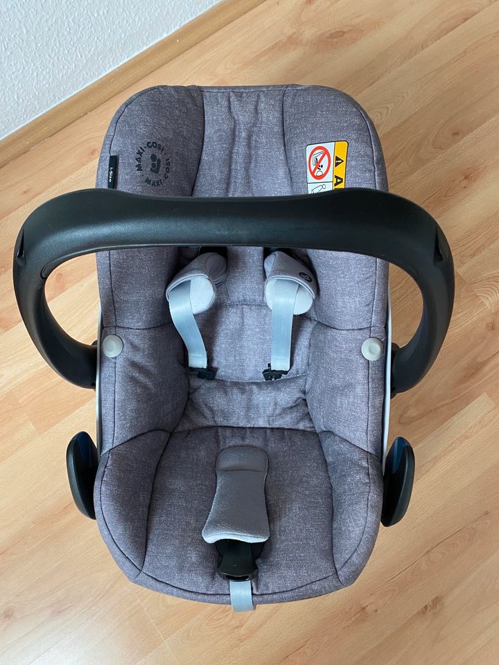 Maxi Cosi pebble mit Baby Einsatz in Rostock