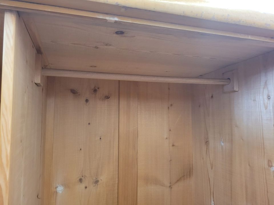 #A Kleiderschrank 2 türig Holz schmal 100 cm Schlafzimmer hell in Burgstädt