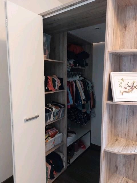 Kleiderschrank - Schrank - Jugendzimmer in Etzbach