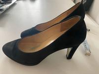 Schwarze Wildleder Pumps neuwertig zu verkaufen Kr. München - Planegg Vorschau