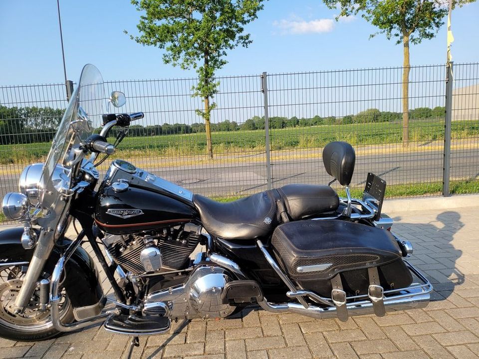 Harley-Davidson ROAD KING CLASSIC 1450 +HELM in Bawinkel