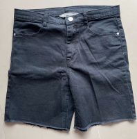 Kurze Hose schwarz Jeans Shorts H&M 164 Top Zustand Nordrhein-Westfalen - Oerlinghausen Vorschau