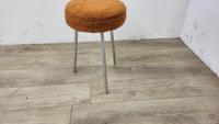 #A DDR Sitzhocker rund Metallgestell Webpelz Plüschhocker ocker Sachsen - Burgstädt Vorschau