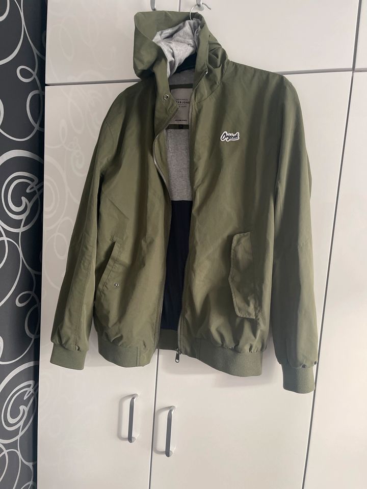 Jack&Jones Jacke Größe L in Stuhr