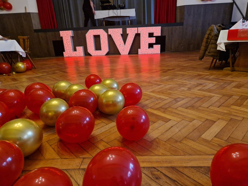 Leuchtbuchstaben Buchstaben "LOVE" XXL für DEINE Hochzeit in Balingen