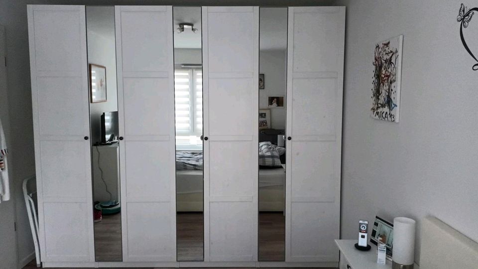Kleiderschrank, Spiegelschrank, weiß in Norderstedt