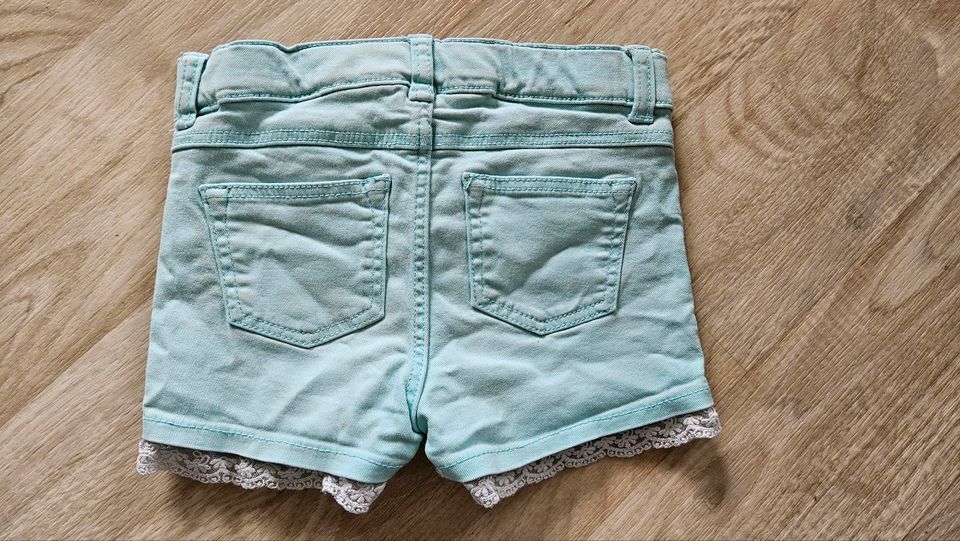 Jeansshorts Shorts von H&M in der Größe 104 in Brunsbuettel