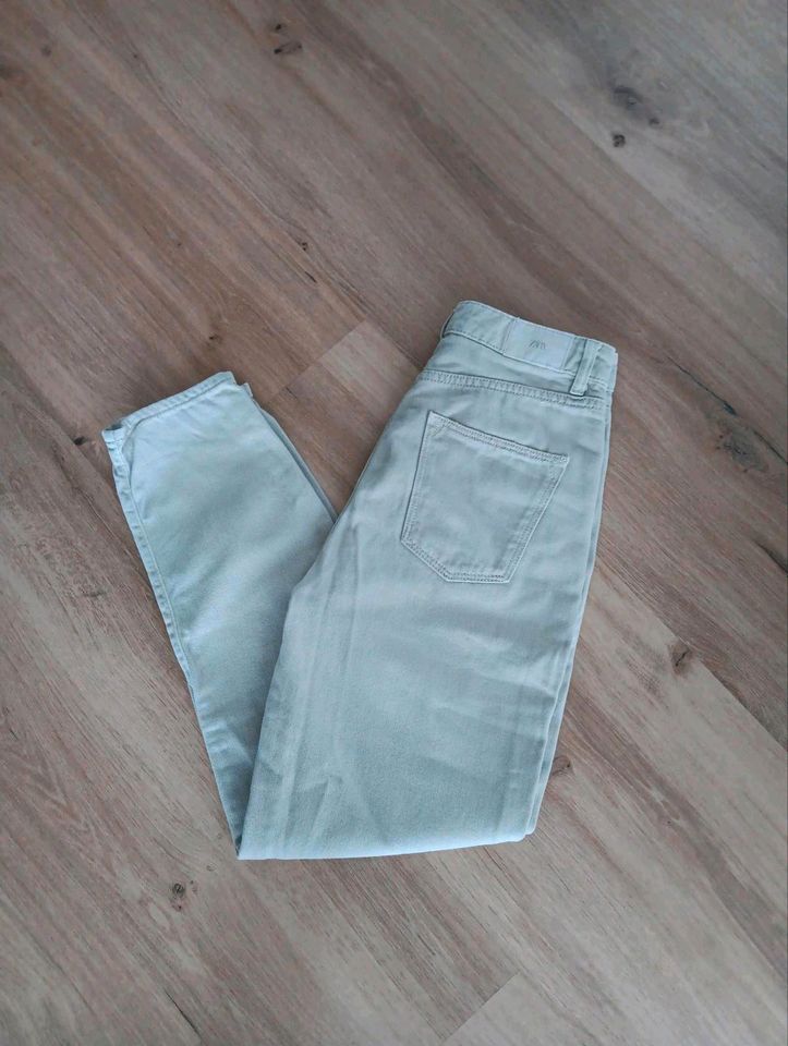 Zara hose gr. 34 in Aldingen