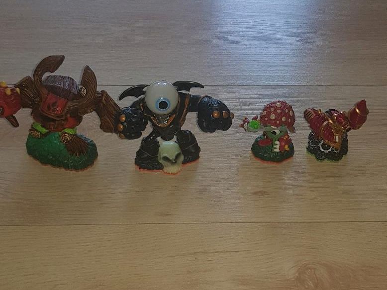 Skylander Gigants mit Figuren (Für Playstation) in Stadtbergen