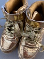 Goldene Schuhe mit LED Leuchte an den Sohlen -  Gr 30,5 Baden-Württemberg - Bietigheim-Bissingen Vorschau