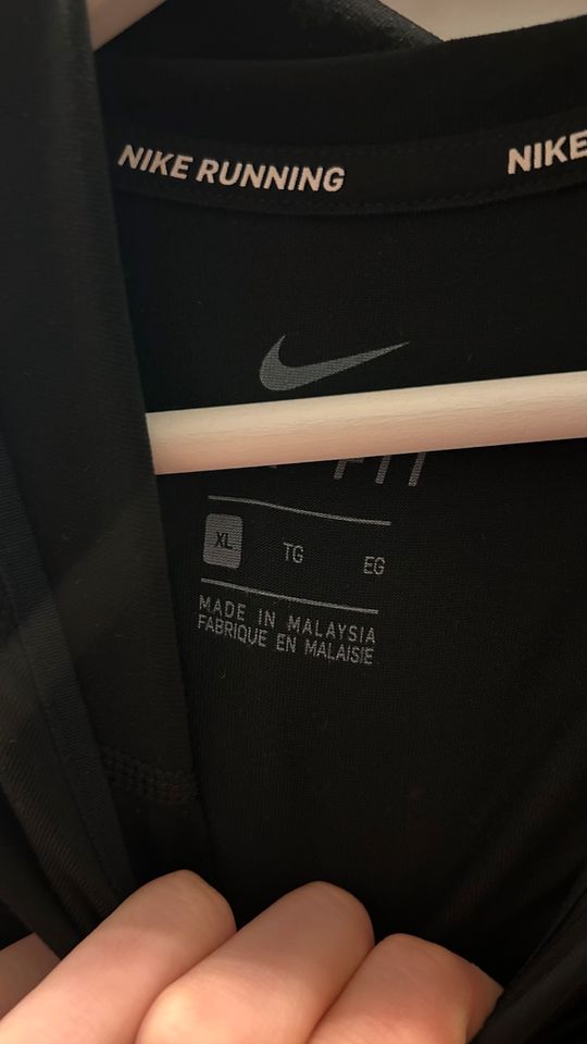 Nike Sportshirt Größe XL Neu in Hamburg