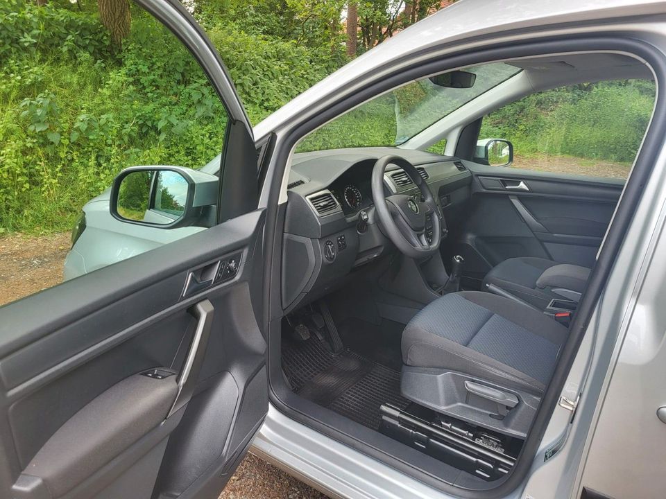 Volkswagen Caddy 2,0TDI 75kW BMT Comfortline 5-Sitz Com... in Hatten