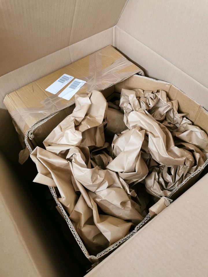 Konvolut großer Kartons Kisten Verpackungsmaterial Umzugskartons in Salzatal