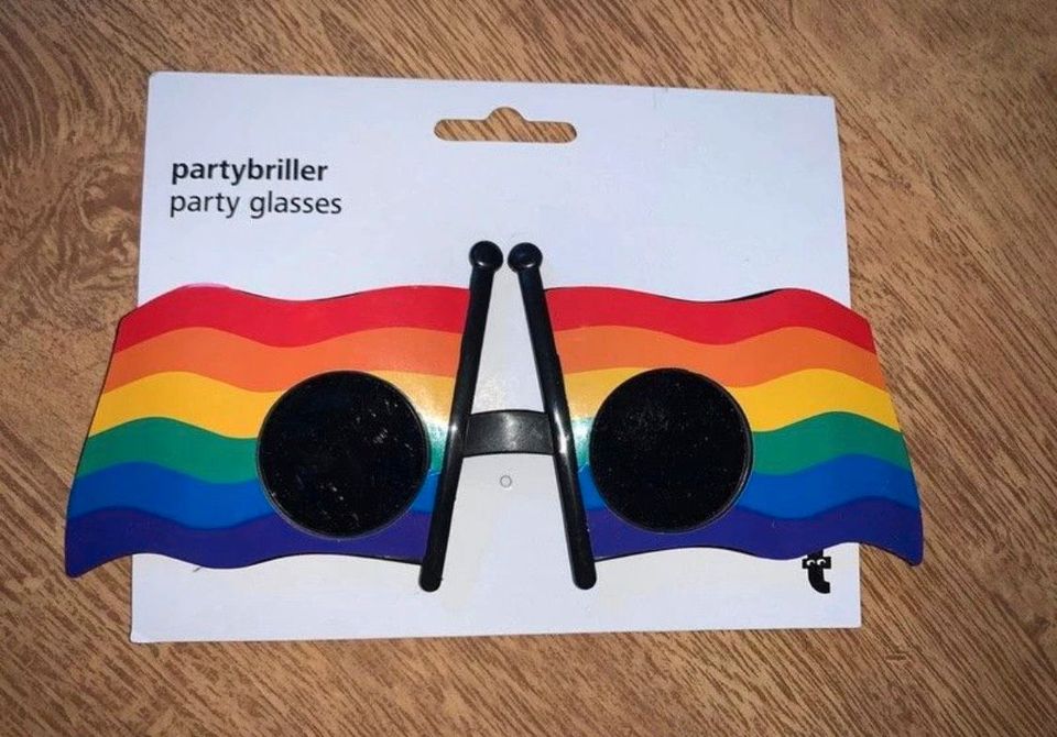 Neu Pride LGBTQ Accessoires Partybrille Fliege Festivals in Kaiserslautern