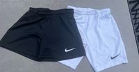 Nike Sport Shorts Dri Fit weiss & schwarz Gr. M & S Düsseldorf - Kalkum Vorschau