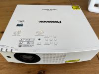 Panasonic LCD Projektor PT-VMZ40EJ inkl. elektrischer Leinwand Niedersachsen - Ostrhauderfehn Vorschau