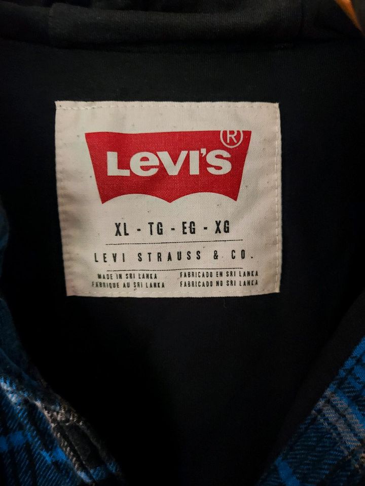 Levis Hemd Jacke blau Levi's Gr. XL Kapuzenjacke in Weilrod 