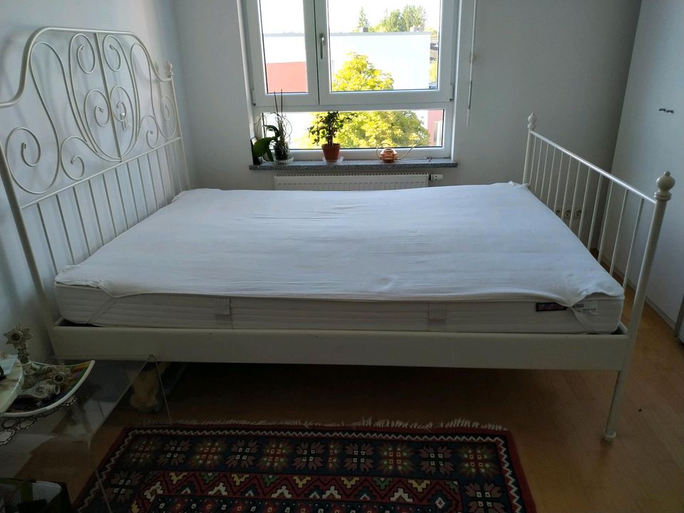 Doppel Bett Mittal weißit mit Qualitäta Matratze  und Lattenrost in München