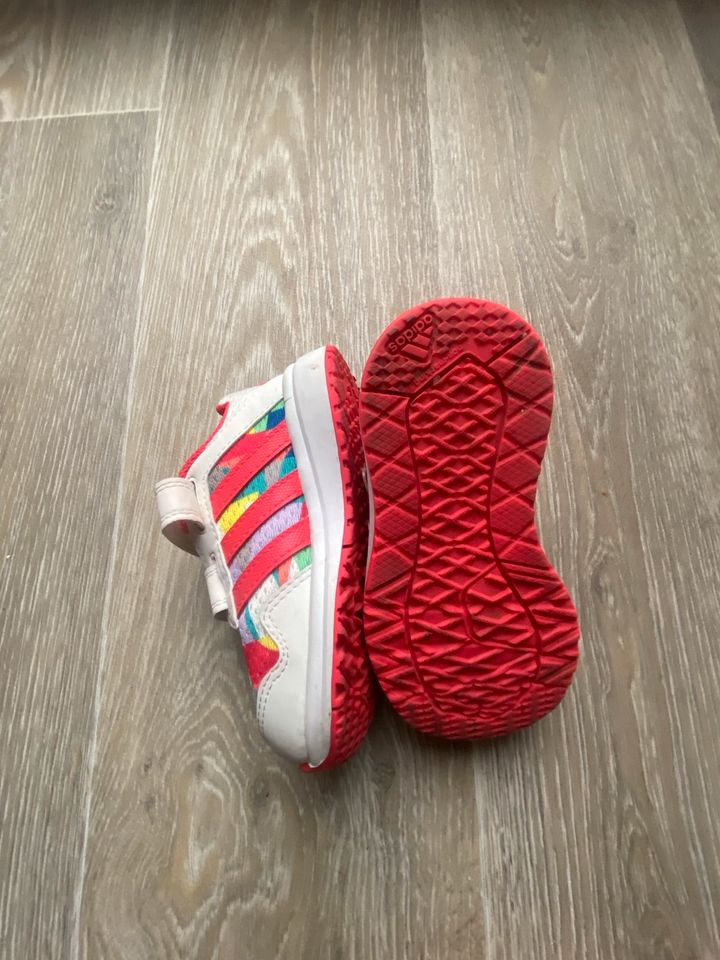 Adidas Sportschuh Mädchen Gr 23 in Chemnitz