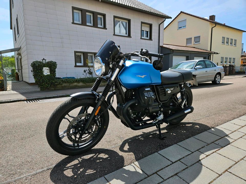 Moto Guzzi V7 III Stone ABS mit Extras in Göppingen