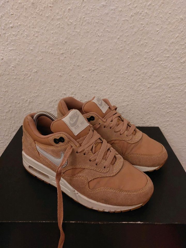 Nike Air Max 1 Damen Schuhe Grösse 37.5 NP149 in Berlin