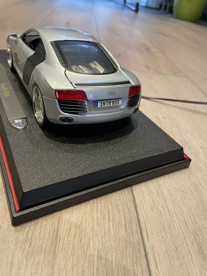 Audi R8 Modellauto Modell mit Beleuchtung in Köfering