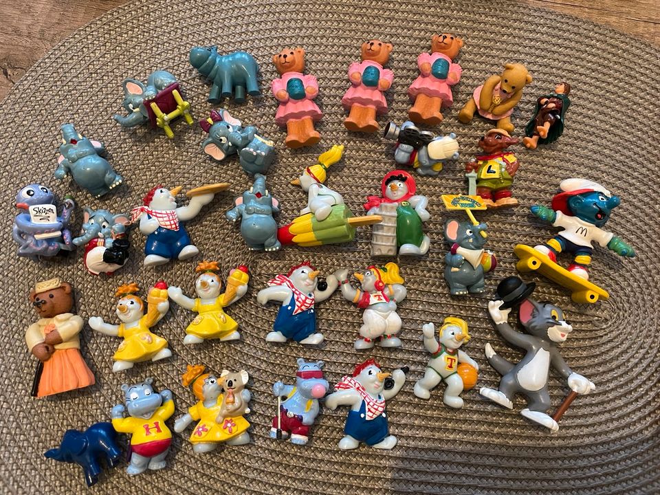 Diverse Figuren aus Ü-Eiern / Überraschungseiern / Sammelfiguren in Waldbröl